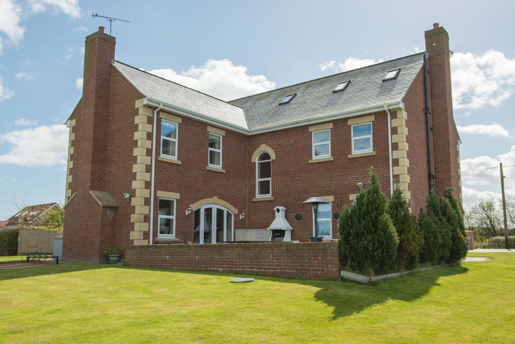 Carr Villa Dinnington エクステリア 写真